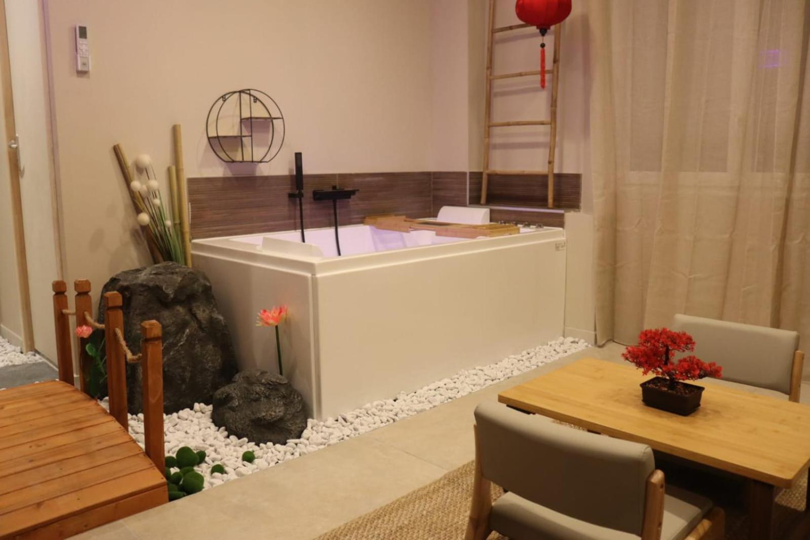 Loveroom Japon Avec Balneotherapie Toulon Eksteriør billede