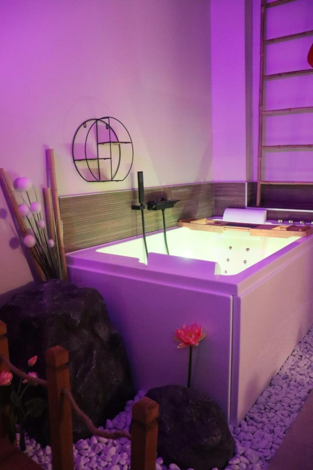 Loveroom Japon Avec Balneotherapie Toulon Eksteriør billede