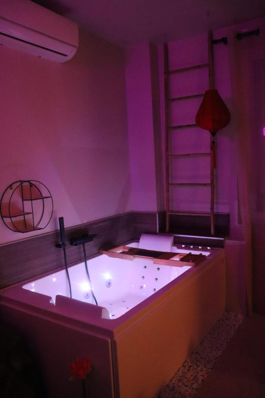 Loveroom Japon Avec Balneotherapie Toulon Eksteriør billede