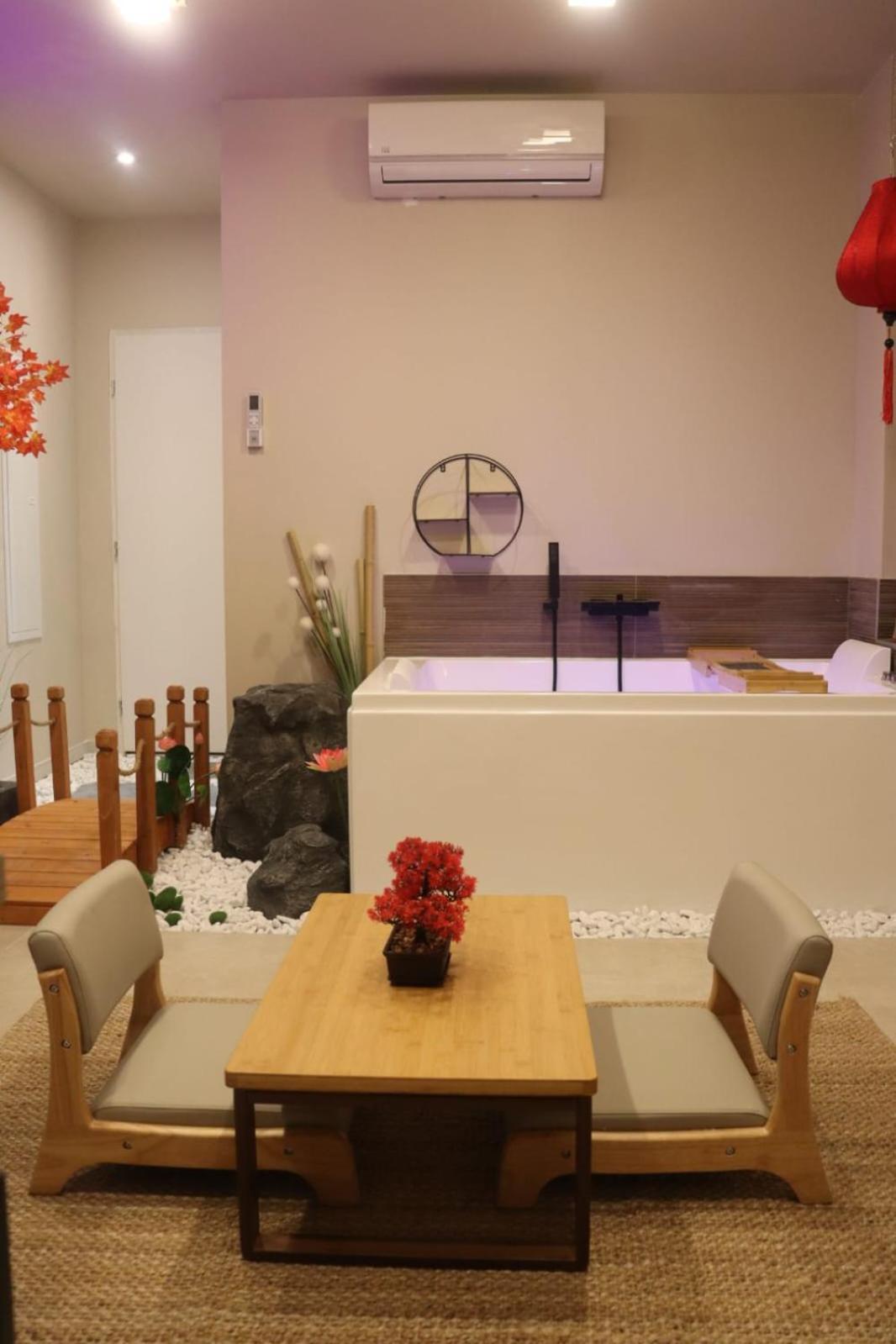 Loveroom Japon Avec Balneotherapie Toulon Eksteriør billede